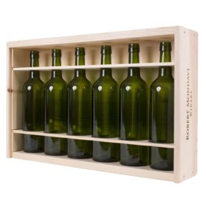 Premium 6 Bottles FLAT ( 1x6) Pinewood box with sliding lid. USA sourced, FSC Certified Pinewood. Thickness 1/2". Pine wood Lid.Nails assembly. Rounded edges . Wooden guillotine dividers. Printing: 3 (1 color) silkscreen or fire branding on Lid and 2 sides INSIDE DIMENSIONS: 20-1/8" L x 12-1/4" W x 3-3/4" H OUTSIDE DIMENSIONS: 21-9/16" L x 13-3/4" W x 4-1/2" H
