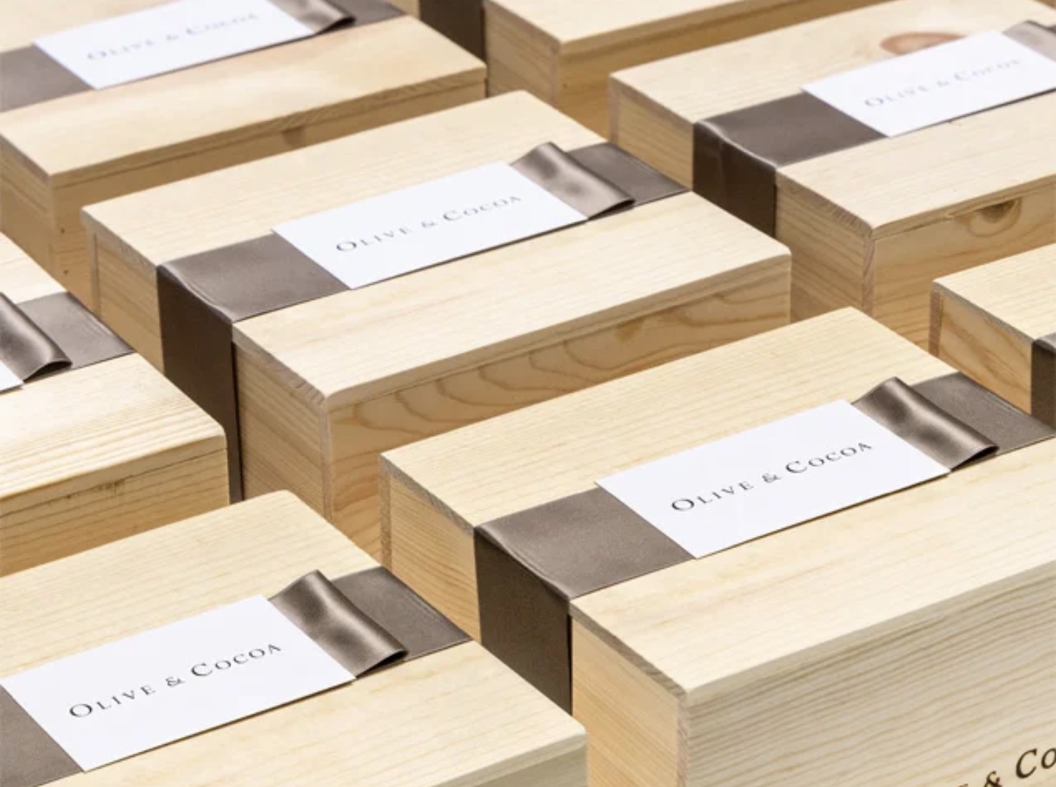 E-commerce woooden packaging for Olive & Cocoa